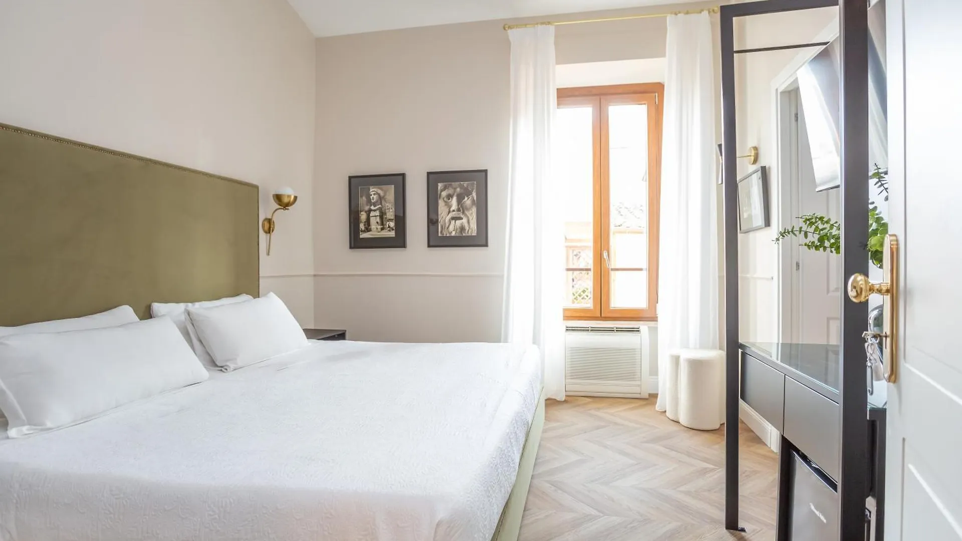 Daplace - La Mongolfiera Rooms In Navona Rome