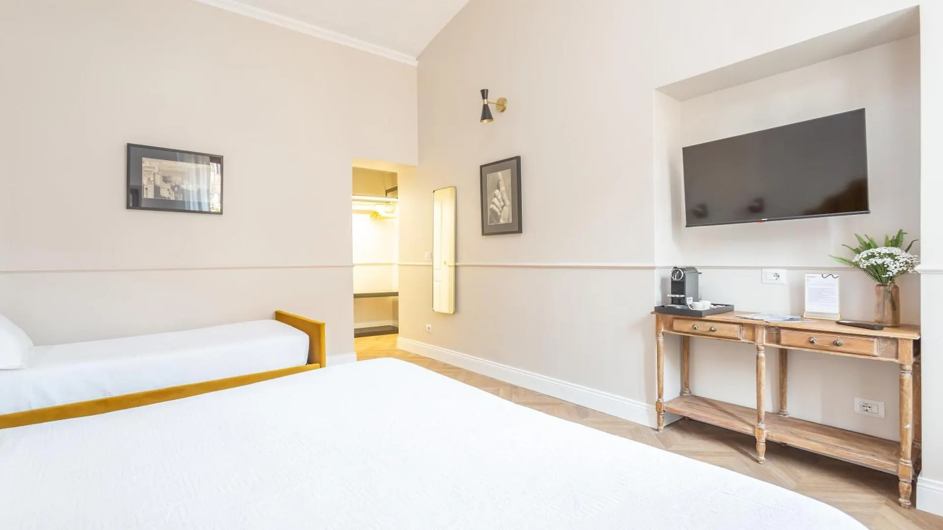 Daplace - La Mongolfiera Rooms In Navona Rome