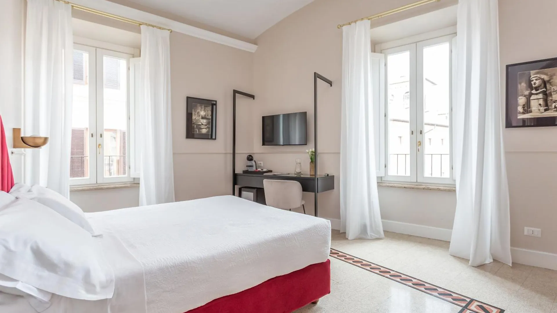 *** Guest house Daplace - La Mongolfiera Rooms In Navona Rome Italy